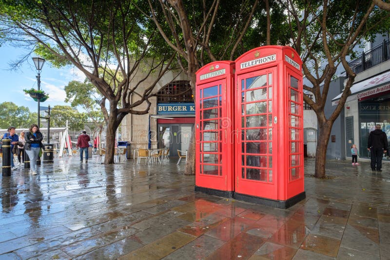 Download Britse Rode Telefoondozen Op Gibralta Redactionele Afbeelding - Afbeelding bestaande uit symbool, hefboom: 114226600