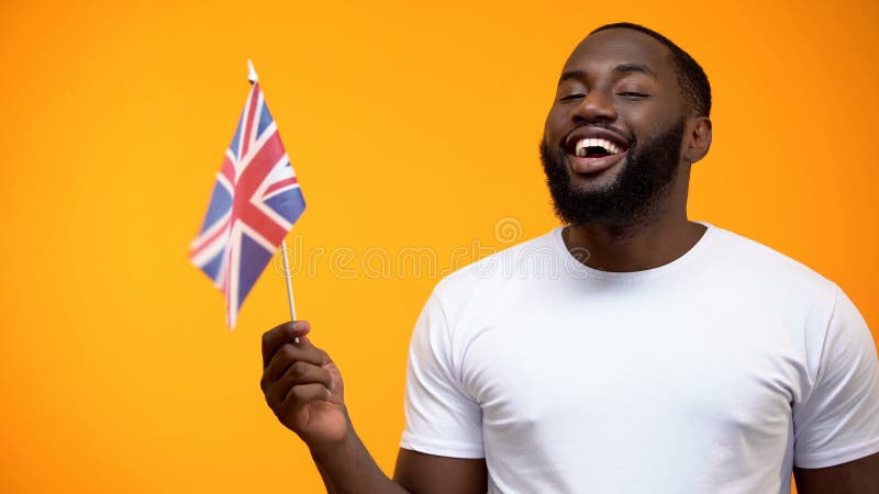 Brittisk flagga f?r svart maninnehav, internationellt kamratskap, politisk service royaltyfria bilder Brittisk flagga f?r svart maninnehav, internationellt kamratskap, politisk service royaltyfria bilder