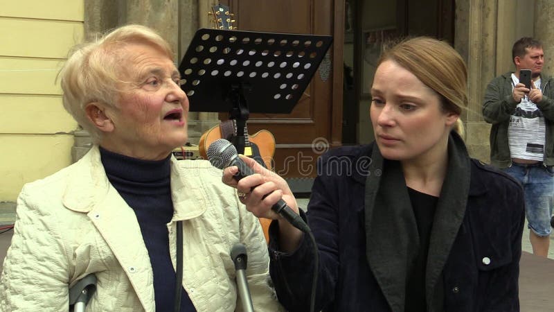 Brno república checa pode 1 2019 : ativistas do povo demonstram o protesto zdena masinova lucie ingrova brno contra