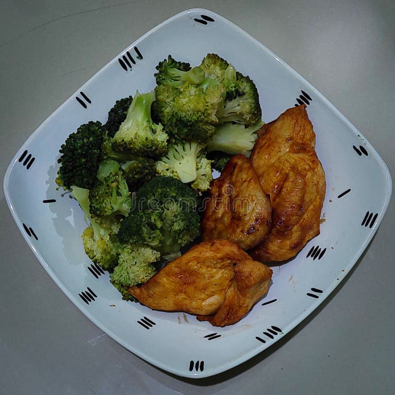 Broccoli and Roasted Chicken Breast for Clean Bulking Program Stock