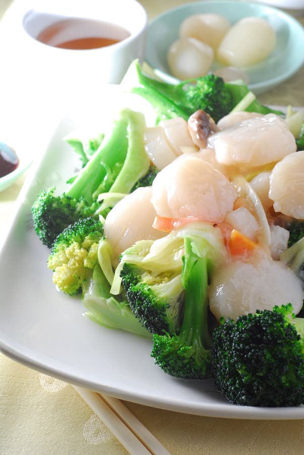 Broccoli scallop stock photo. Image of food, oyster, fired 27608522