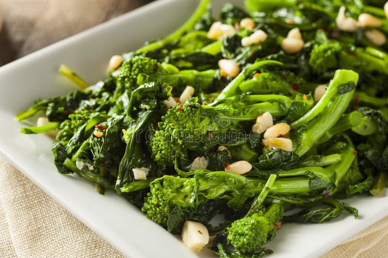 Broccoli verdi sauteed casalinghi Rabe