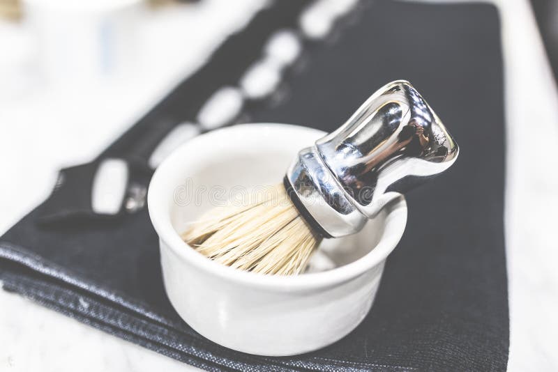 Brocha De Afeitar En Concepto Del Peluquero De Los Hombres De Los  Peluqueros Del Cuenco Foto de archivo - Imagen de barba, servicio: 153764064