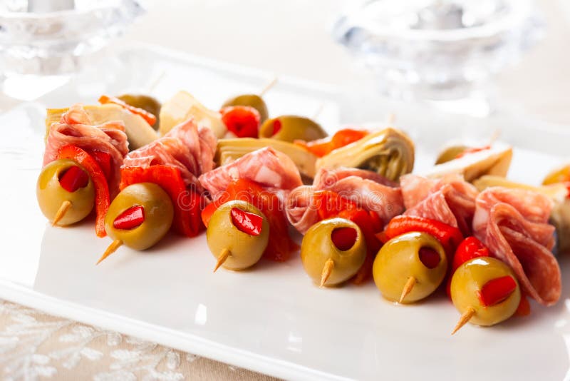 Brochettes d'Antipasti image stock. Image du cornichon 36631865