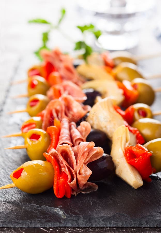 Brochettes d'Antipasti image stock. Image du apéritif 36631861