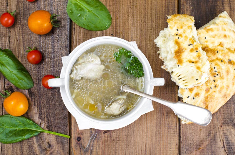 Brodo della carne con vermicelli immagini stock libere da diritti