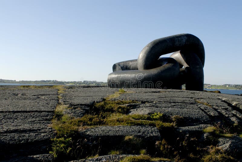 Broken Chain Monument Picture. Image 1335076