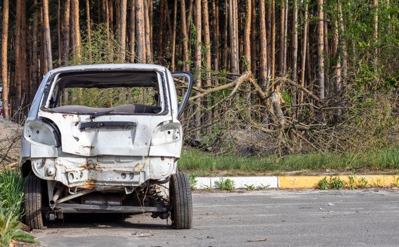 Premium Photo  A lot of broken cars after a traffic accident in the  parking lot of a repair station on the street car body damage workshop  outdoors sale of insurance cars