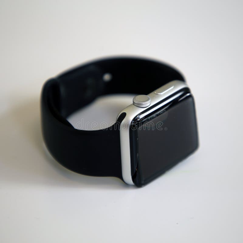 Broken Series 3 Apple Watch On A White Table Surface 编辑类库存图片 图片包括有社论 赫尔辛基