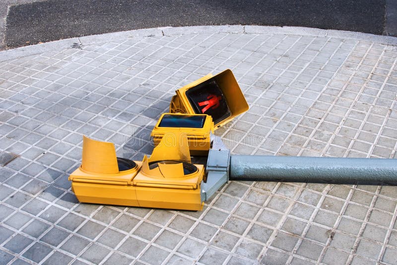 Broken traffic light stock photo. Image of sign, pedestrian 6777992