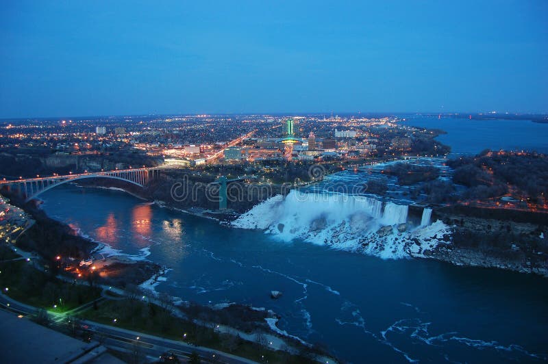 bron faller den niagara nattregnbågen royaltyfria foton bron faller den niagara nattregnbågen royaltyfria foton