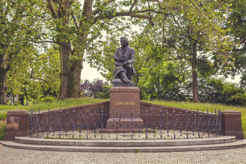 Bronsstaty av Ludwig Richter 2 royaltyfri foto Bronsstaty av Ludwig Richter 2 royaltyfri foto