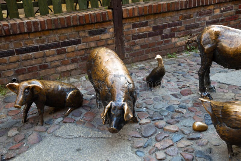 Bronze Animal Sculptures at Jatki Street in Wroclaw, Poland Editorial Stock Photo - Image of famous, attraction: 169552603 Bronze Animal Sculptures at Jatki Street in Wroclaw, Poland Editorial Stock Photo - Image of famous, attraction: 169552603