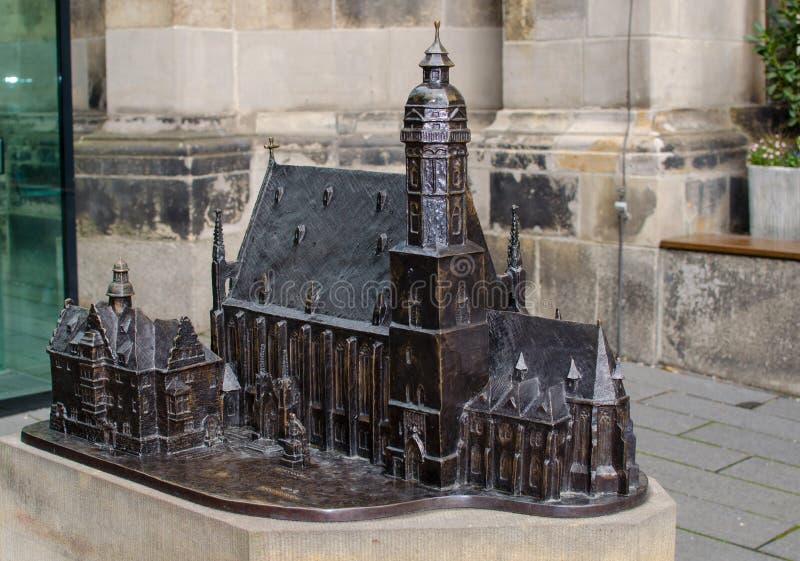 Bronzemodell des Heiligen Thomas Church in Leipzig, Deutschland lizenzfreie stockbilder Bronzemodell des Heiligen Thomas Church in Leipzig, Deutschland lizenzfreie stockbilder