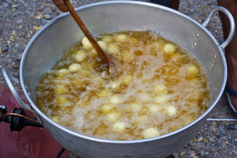 Brood gebakken in olie royalty-vrije stock afbeeldingen