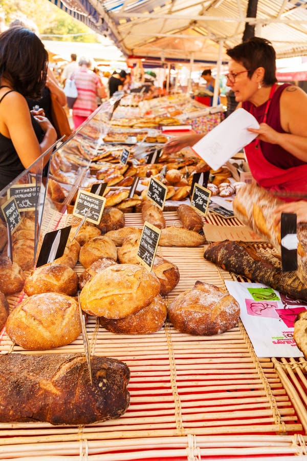 Broodbox bij de markt in Nice frankrijk stock fotografie Broodbox bij de markt in Nice frankrijk stock fotografie