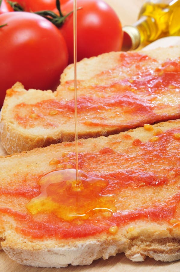 Brot Mit Tomate, Typisch Für Katalonien, Spanien Stockfoto - Bild von ...