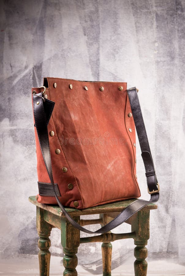 Brown-Frauenhandtasche stockbild Brown-Frauenhandtasche stockbild