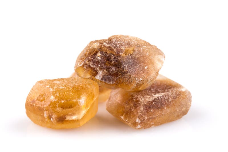 Brown ha caramellato il cubo dello zucchero di canna del grumo fotografie stock libere da diritti Brown ha caramellato il cubo dello zucchero di canna del grumo fotografie stock libere da diritti