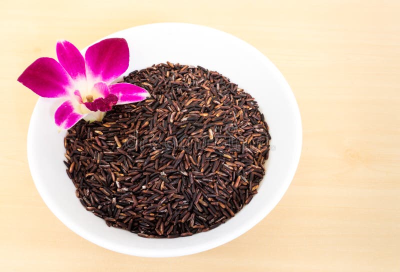 679 Thai Black Jasmine Rice Rice Berry Wooden Bowl Stock Photos Free
