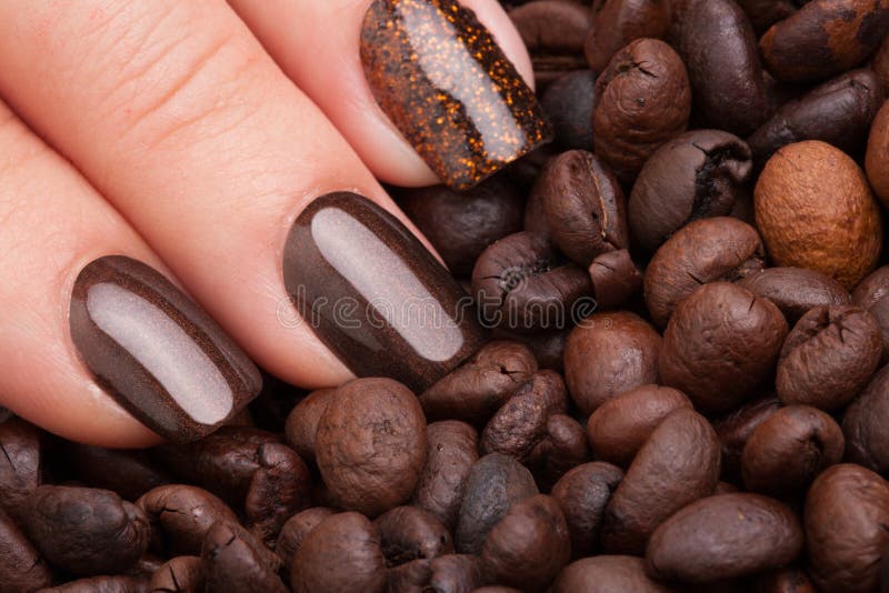 1. Coffee Brown Ombre Nails - wide 5
