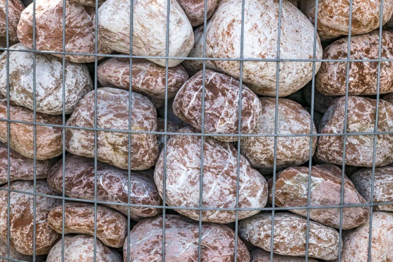 Brown y fondo de piedra poroso grande blanco del ronda y oval de la pila Material decorativo ambiental natural detrás de una mall imagen de archivo Brown y fondo de piedra poroso grande blanco del ronda y oval de la pila Material decorativo ambiental natural detrás de una mall imagen de archivo