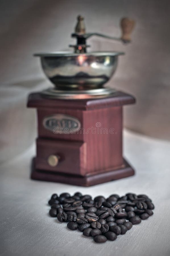 Broyeur d'offee de ¡ de Ð et grains de café photo libre de droits Broyeur d'offee de ¡ de Ð et grains de café photo libre de droits