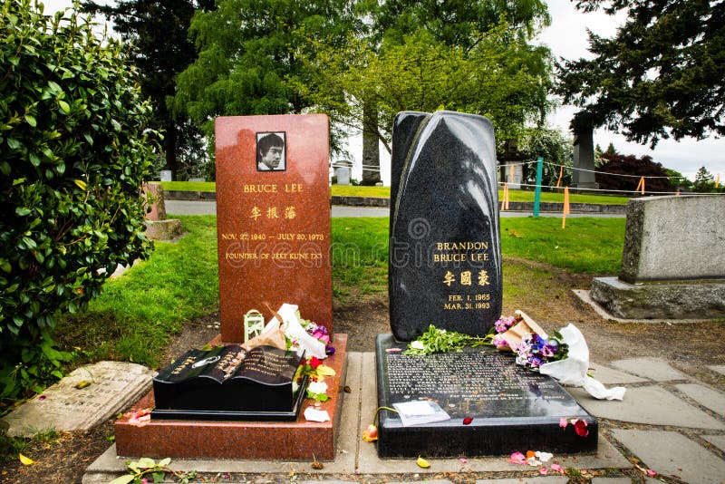 Bruce Lee and Brandon Lee Grave Site Side by Side Editorial Photo - Image  of funeral, martial: 40567411
