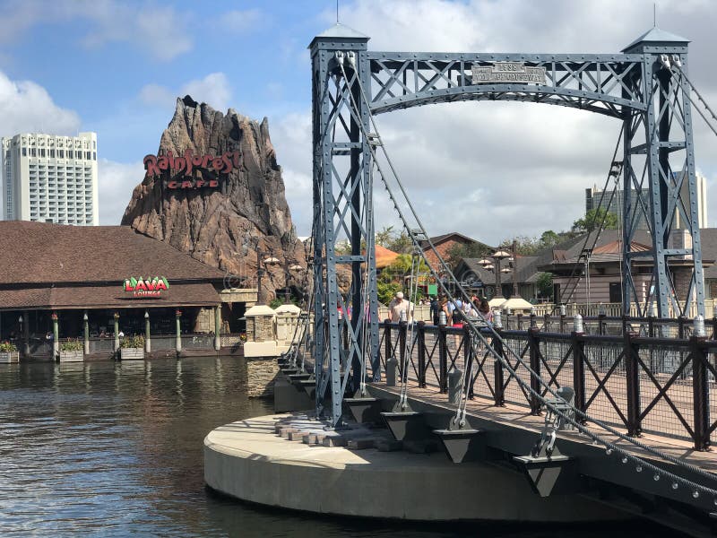 Brug aan Regenwoudkoffie bij Disney-de Lentes royalty-vrije stock afbeelding Brug aan Regenwoudkoffie bij Disney-de Lentes royalty-vrije stock afbeelding