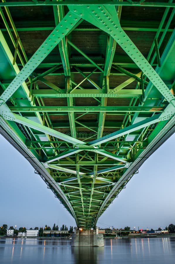 Brug die twee landen, Slowakije en Hongarije verbinden royalty-vrije stock fotografie Brug die twee landen, Slowakije en Hongarije verbinden royalty-vrije stock fotografie