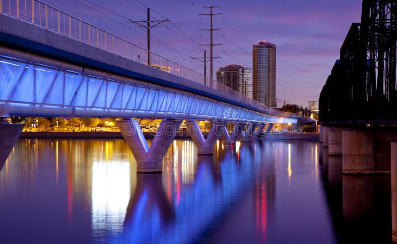 Brug en Stad van het Spoor van Arizona van Tempe de de Lichte royalty-vrije stock afbeeldingen Brug en Stad van het Spoor van Arizona van Tempe de de Lichte royalty-vrije stock afbeeldingen