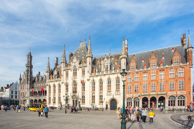 Bruges Belgia, Maj, - 17, 2014: Gubernialny sąd w Targowym Squ. Gubernialny sąd w Targowym kwadracie w Bruges, Belgia