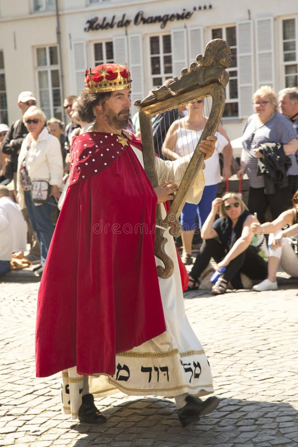 belgium traditional dress