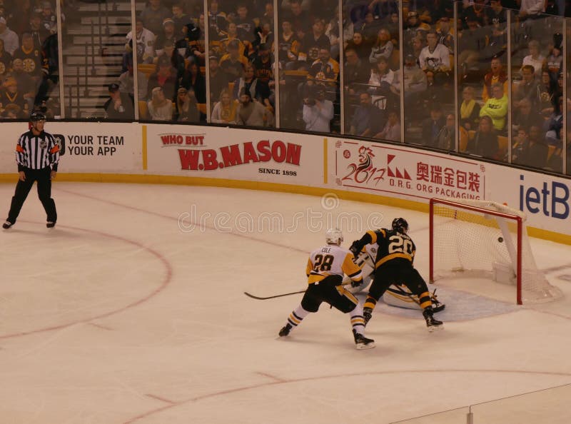 Bruins - Penguins NHL hockey goal royalty free stock images Bruins - Penguins NHL hockey goal royalty free stock images