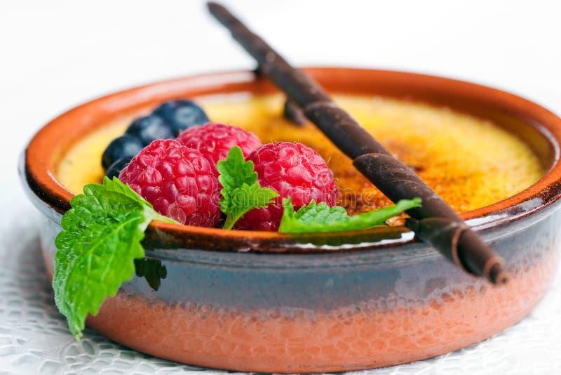 brulee kräm royaltyfri bild brulee kräm royaltyfri bild