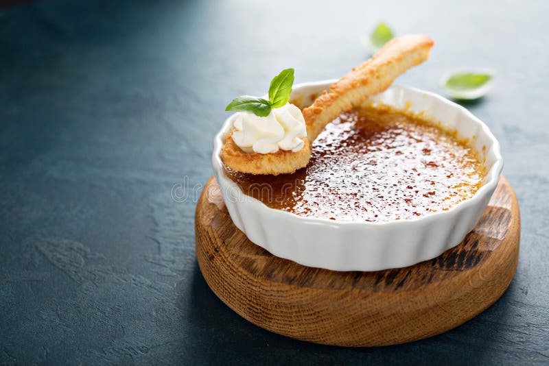 brulee krämefterrätt arkivfoto brulee krämefterrätt arkivfoto