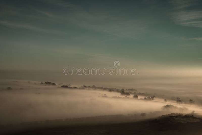 Brume au-dessus de Rigton du nord dans North Yorkshire image libre de droits Brume au-dessus de Rigton du nord dans North Yorkshire image libre de droits