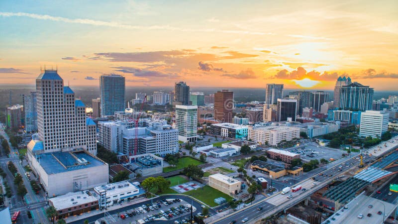 Brummen-Skylineantenne Orlandos Florida USA Innenstadt