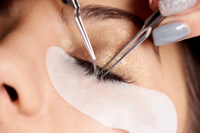 Brunette woman is getting eyelash extensions in a salon royalty free stock photos Brunette woman is getting eyelash extensions in a salon royalty free stock photos