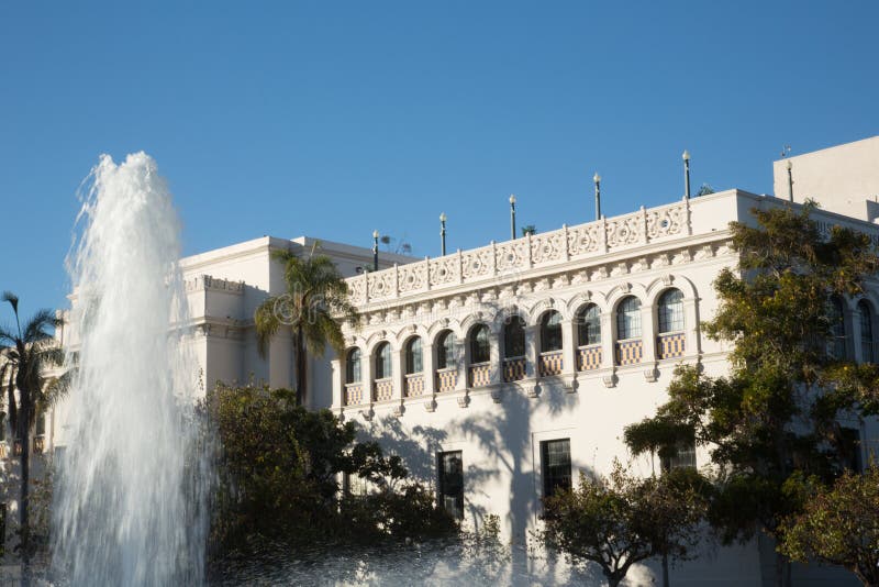 Brunnen bei San Diego Natural History Museum lizenzfreies stockfoto Brunnen bei San Diego Natural History Museum lizenzfreies stockfoto