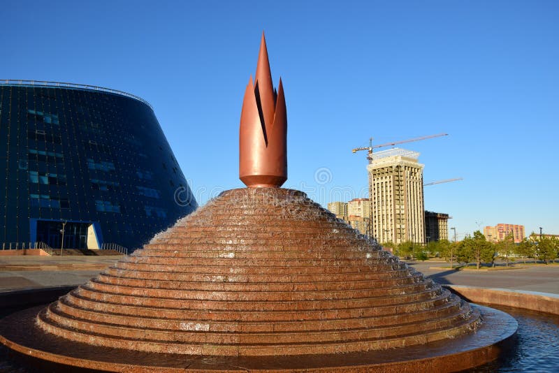 Brunnen des ursprünglichen Designs in Astana lizenzfreies stockfoto Brunnen des ursprünglichen Designs in Astana lizenzfreies stockfoto