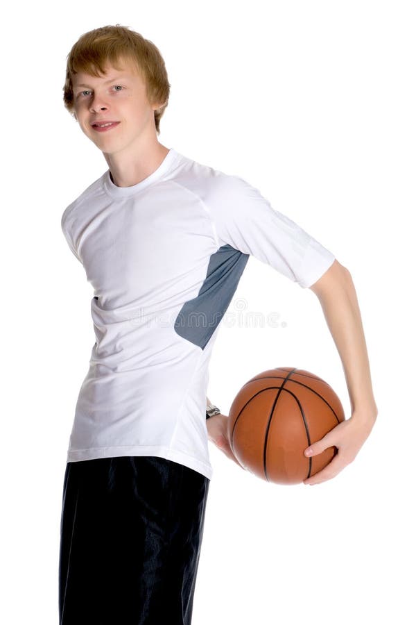 Brunnen getaner Kerl mit einem Ball f? r Basketball stockbild