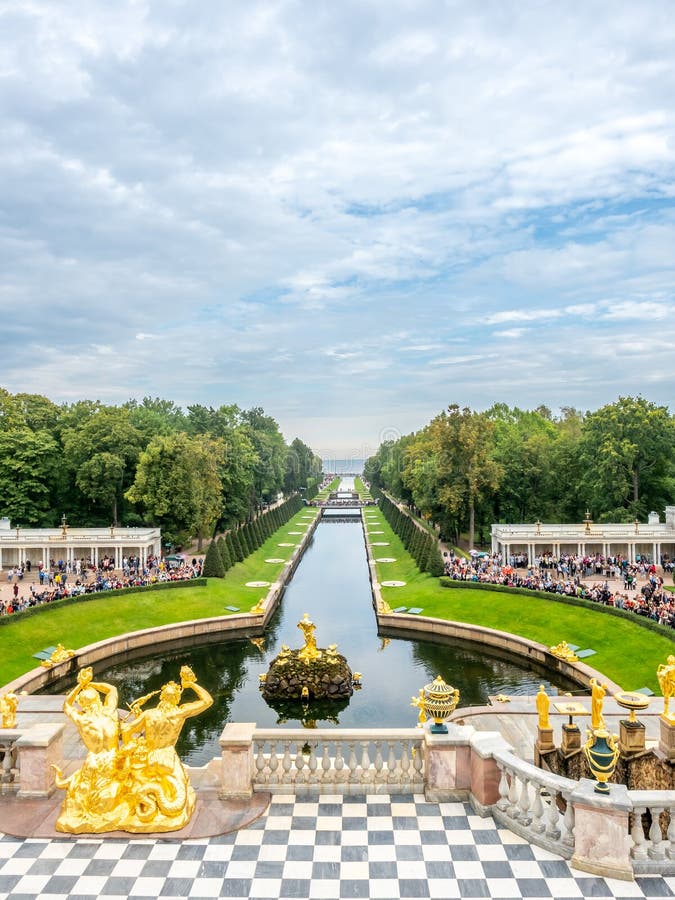 Peterhof-Palast St Petersburg, Russland Details Von Neptun-Brunnen Im