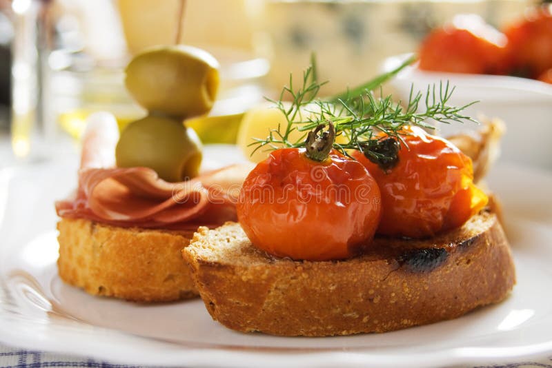 Bruschetta com tomate frito foto de stock royalty free
