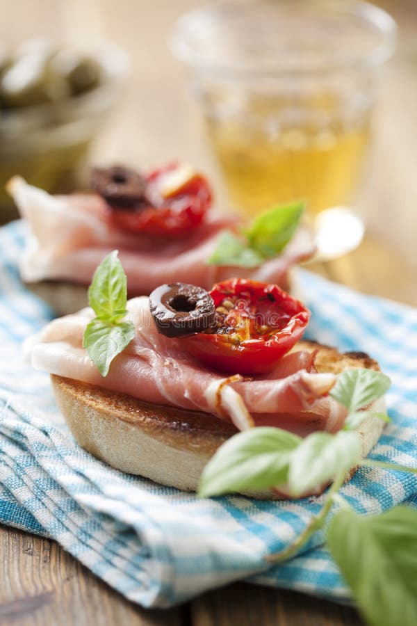 Bruschetta Con Il Prosciutto Di Parma Fotografia Stock Immagine di