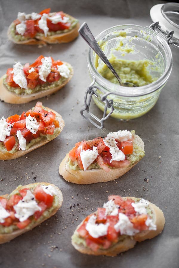 Bruschetta z świerczyny flancy pesto zdjęcia royalty free Bruschetta z świerczyny flancy pesto zdjęcia royalty free