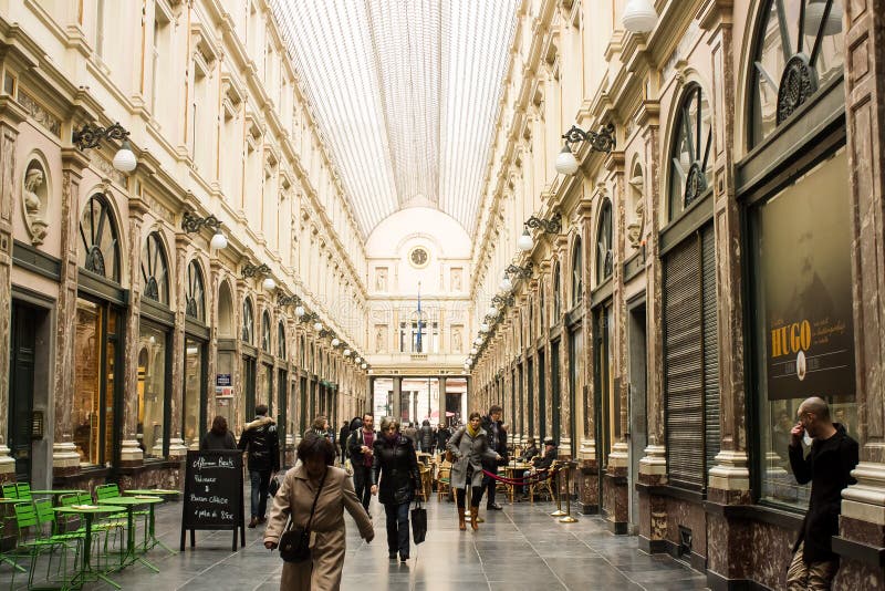 Bruselas, Bélgica: galería interior de la reina foto de archivo libre de regalías Bruselas, Bélgica: galería interior de la reina foto de archivo libre de regalías