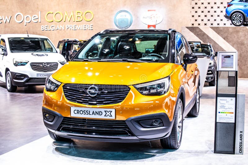 Brussels, Belgium, Jan 2019 metallic white OPEL Crossland X at Brussels  Motor Show, subcompact crossover SUV produced by Opel (PSA Group Stock  Photo - Alamy