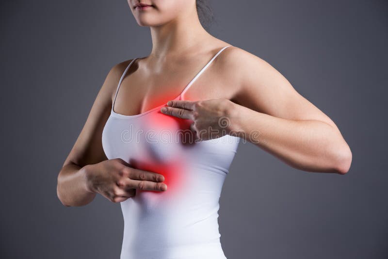 Brusttest, Frau, die ihre Brüste für Krebs, Herzinfarkt, Schmerz im menschlichen Körper überprüft lizenzfreies stockfoto Brusttest, Frau, die ihre Brüste für Krebs, Herzinfarkt, Schmerz im menschlichen Körper überprüft lizenzfreies stockfoto