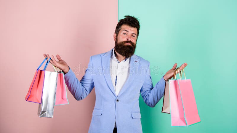 Brutal Hipster Shopper Großverkauf Einkaufstaschen vorliegende Pauschalreisen für die Vorbereitung von Ferien besondere stockbild Brutal Hipster Shopper Großverkauf Einkaufstaschen vorliegende Pauschalreisen für die Vorbereitung von Ferien besondere stockbild